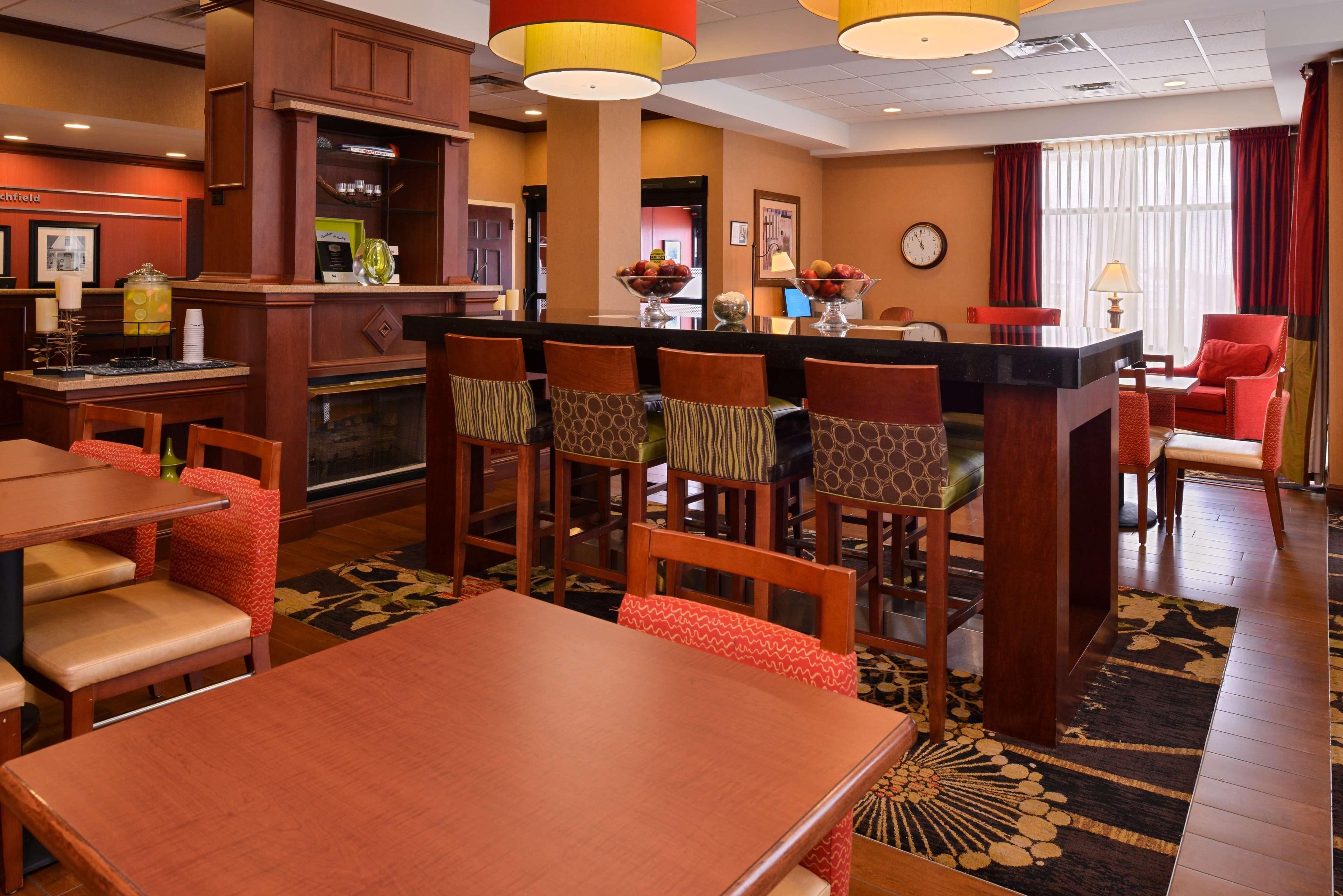 Hampton Inn By Hilton Litchfield Exterior foto