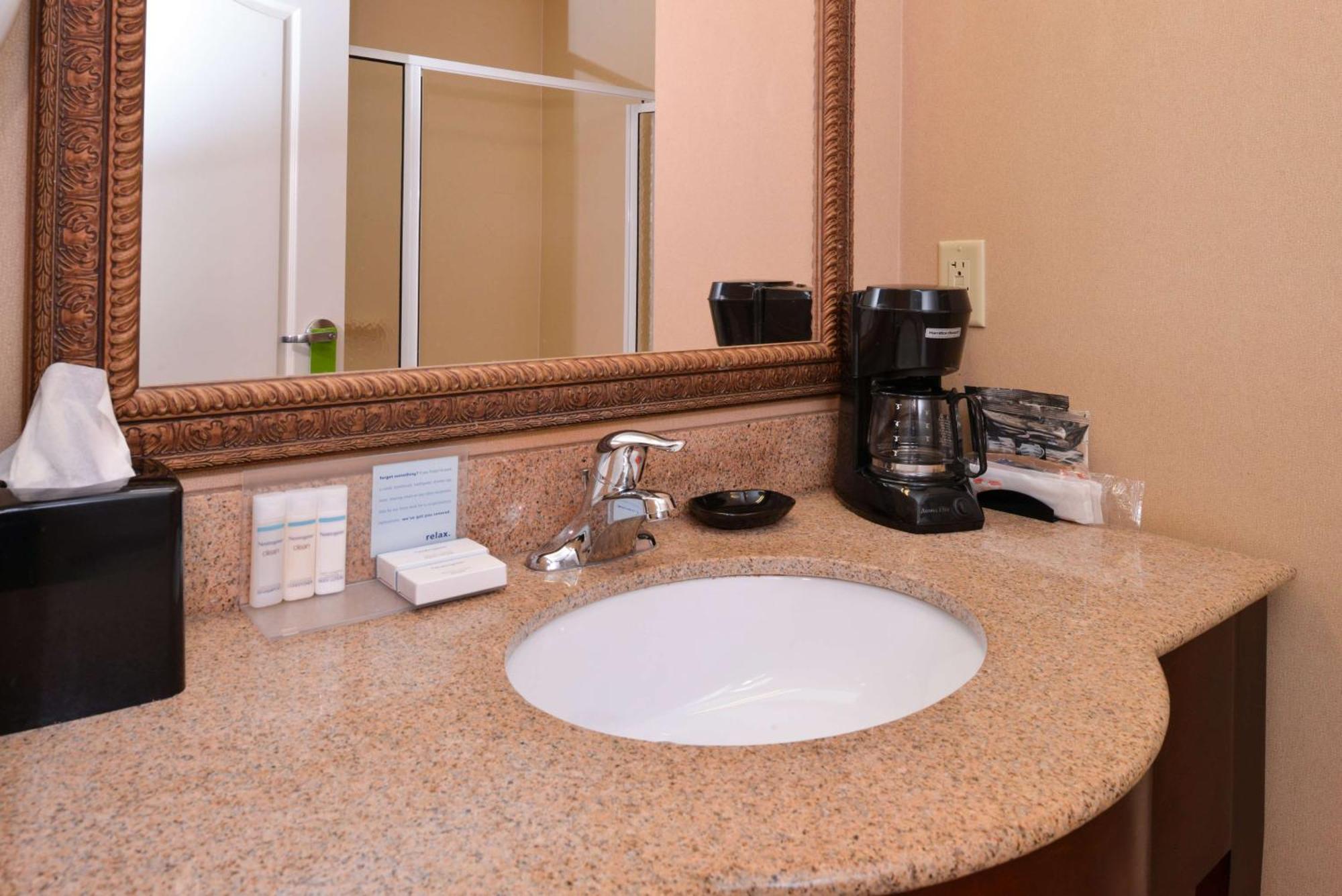 Hampton Inn By Hilton Litchfield Exterior foto
